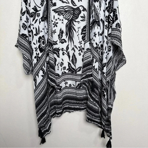 Vince Camuto Womens OS Kimono Shrug Tassel Topper Shawl Wrap Black White - Picture 9 of 14